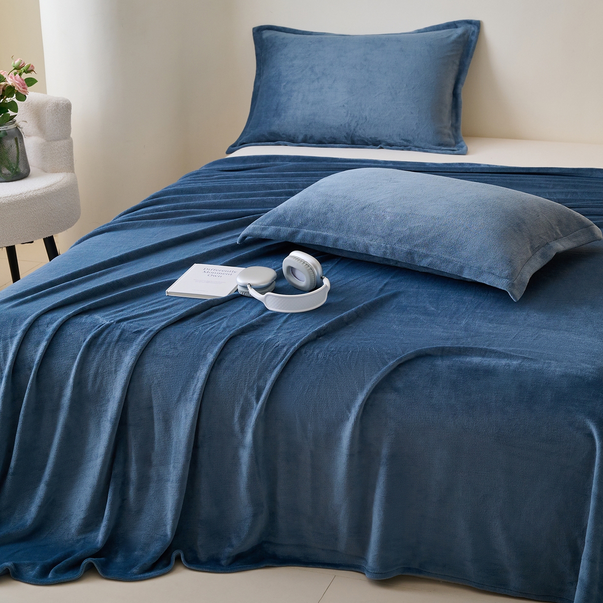 91家纺网 家纺一手货源 找家纺 简爱家纺 2025新款高克重牛奶绒枕套 宾利蓝