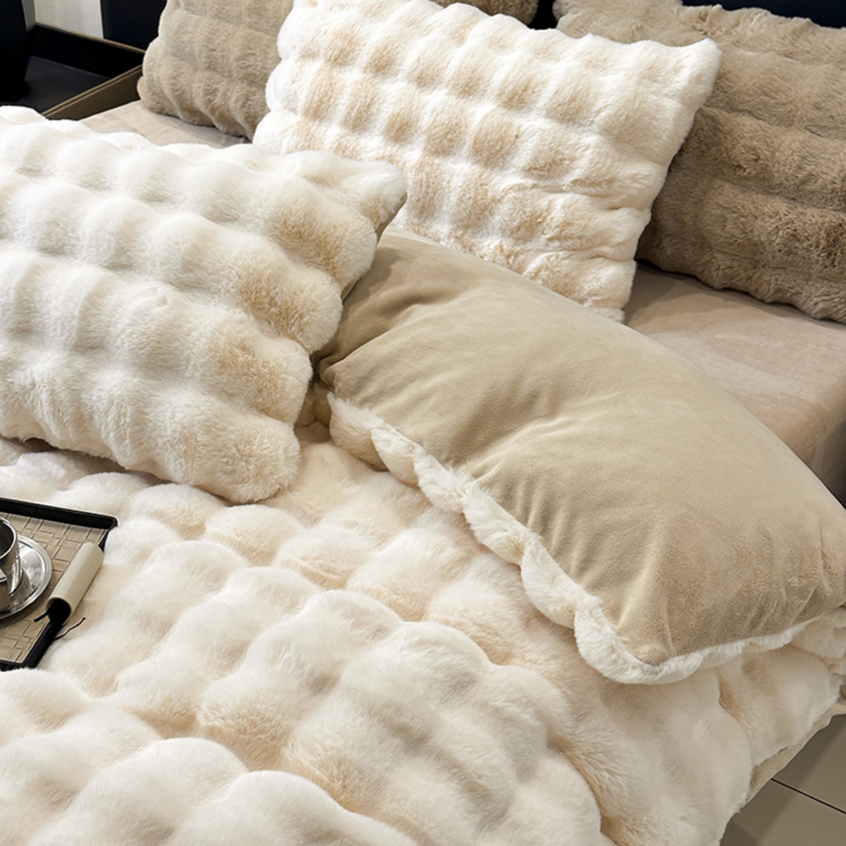 91家纺网 家纺一手货源 找家纺 （总）宜代光年 2025新款托斯卡纳仿兔绒四件套-炫彩兔毛套件