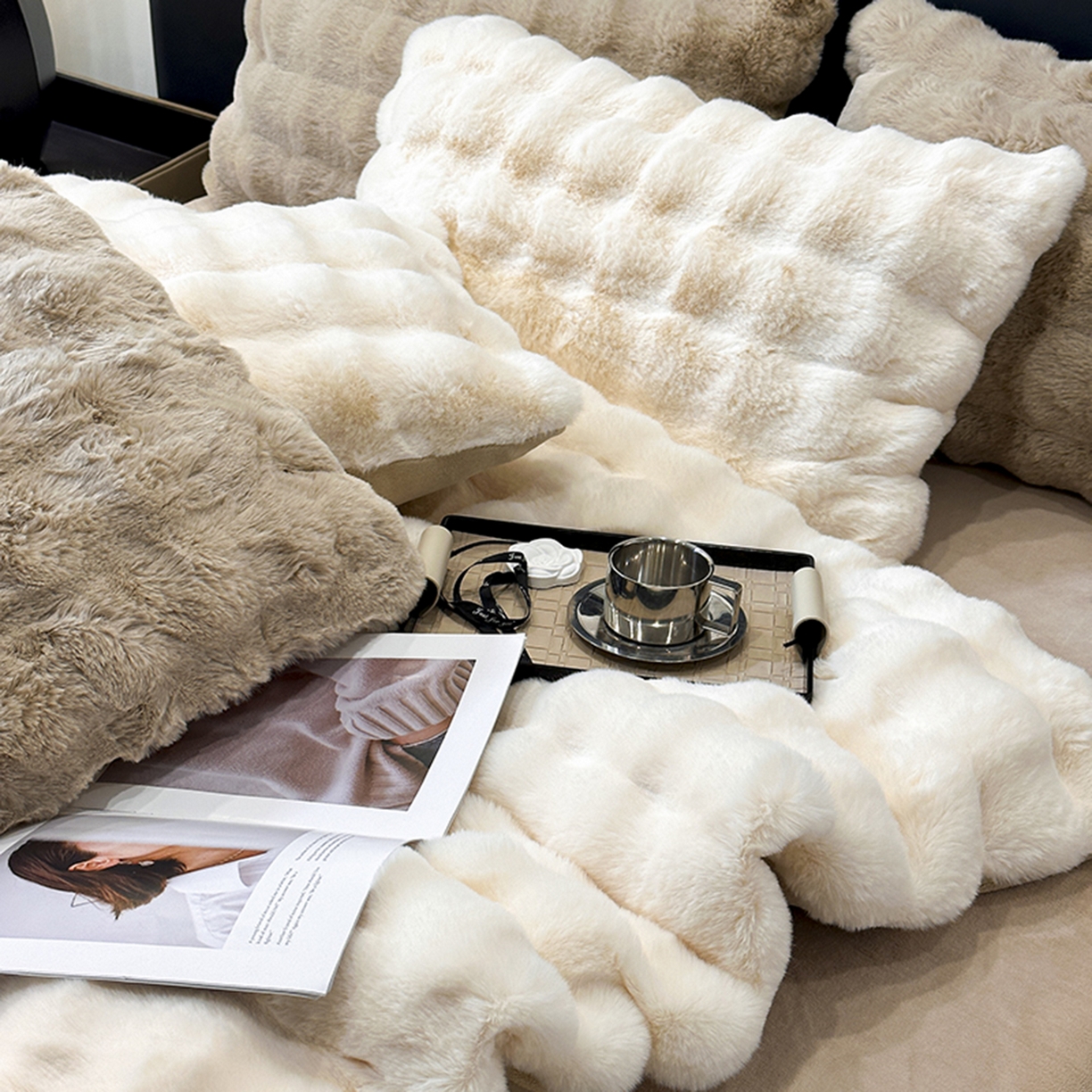 91家纺网 家纺一手货源 找家纺 （总）宜代光年 2025新款托斯卡纳仿兔绒四件套-炫彩兔毛套件