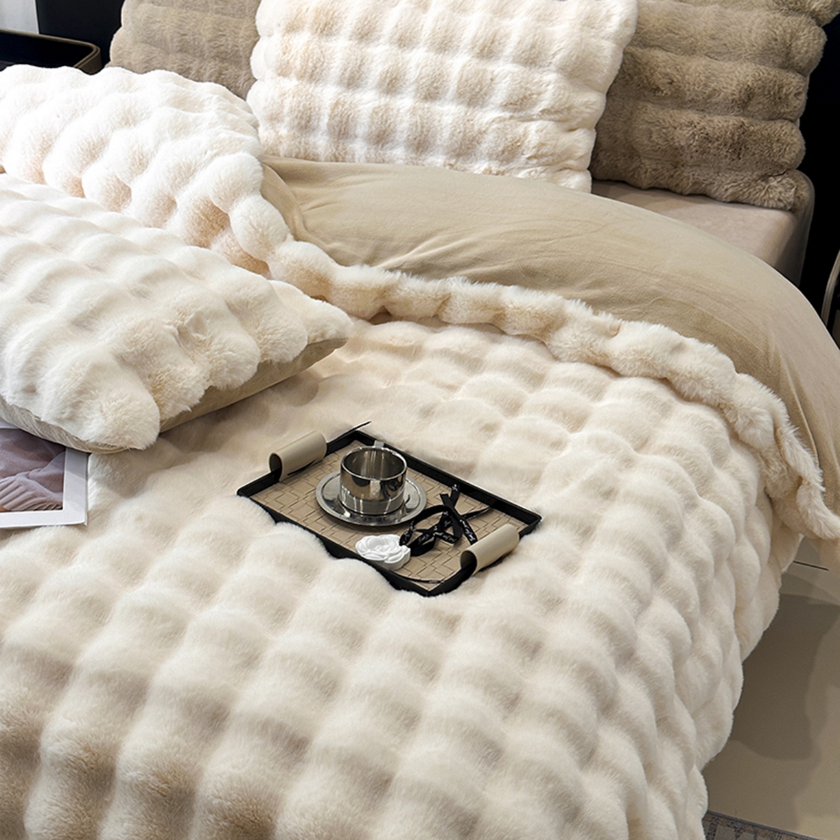 91家纺网 家纺一手货源 找家纺 （总）宜代光年 2025新款托斯卡纳仿兔绒四件套-炫彩兔毛套件