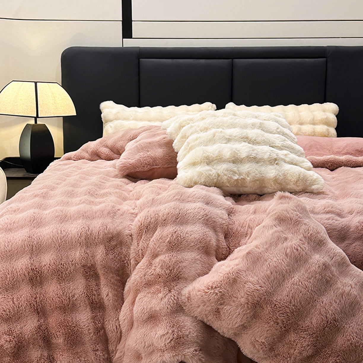 91家纺网 家纺一手货源 找家纺 宜代光年 2025新款托斯卡纳仿兔绒四件套-炫彩兔毛套件 托卡兔绒-粉色