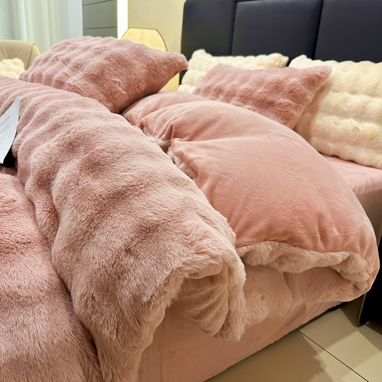 91家纺网 家纺一手货源 找家纺 宜代光年 2025新款托斯卡纳仿兔绒四件套-炫彩兔毛套件 托卡兔绒-粉色