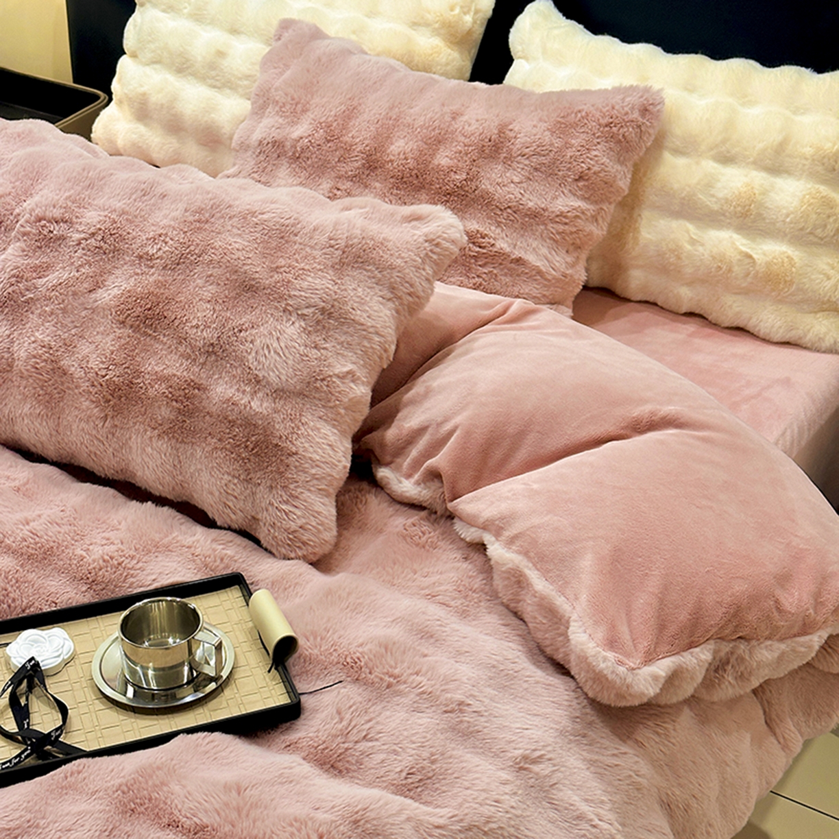 宜代光年 2025新款托斯卡纳仿兔绒四件套-炫彩兔毛套件 托卡兔绒-粉色