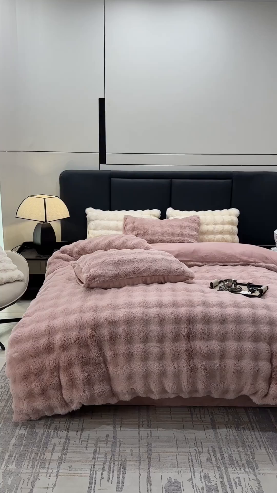 91家纺网 家纺一手货源 找家纺 宜代光年 2025新款托斯卡纳仿兔绒四件套-炫彩兔毛套件 托卡兔绒-粉色