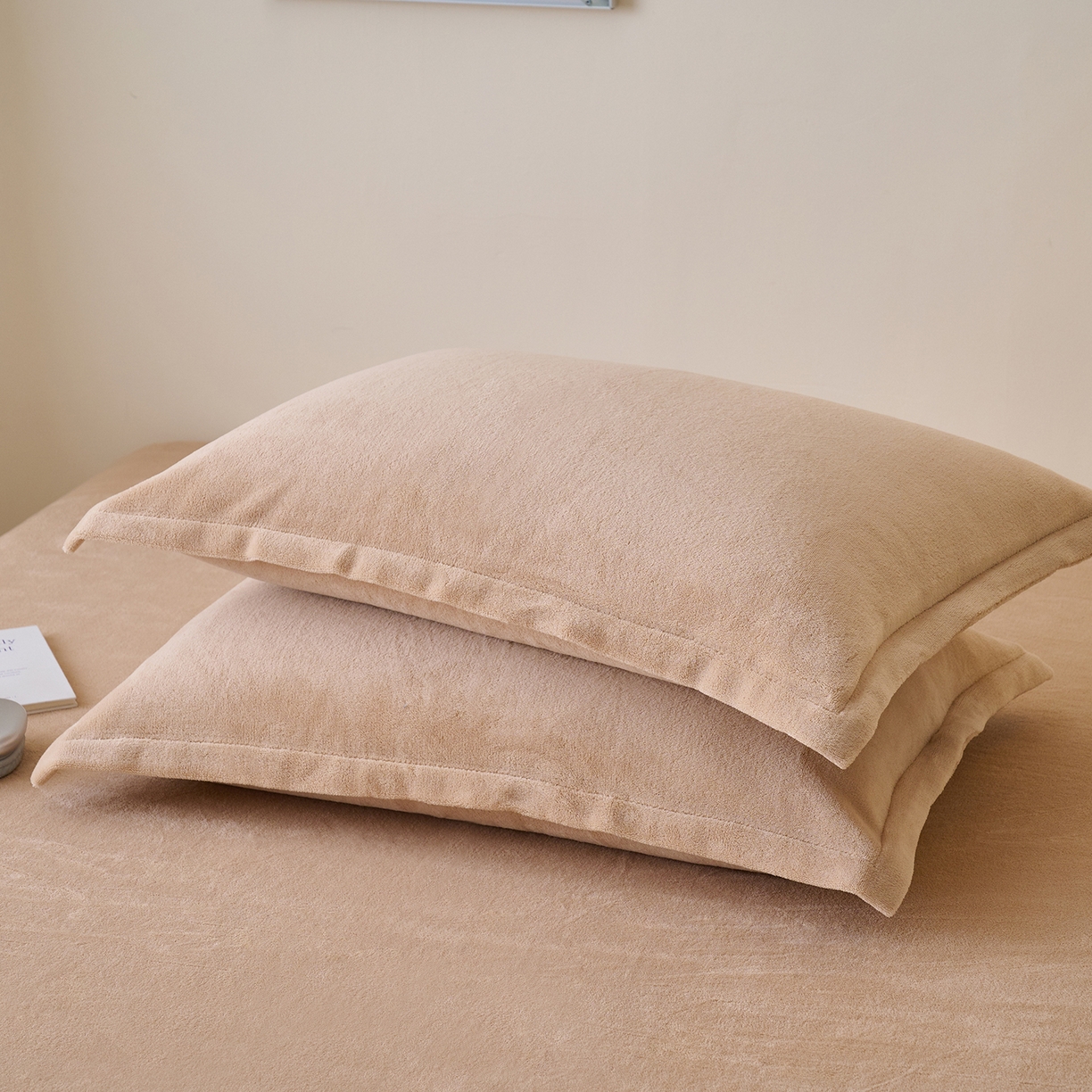 91家纺网 家纺一手货源 找家纺 简爱家纺 2025新款高克重牛奶绒枕套 卡其