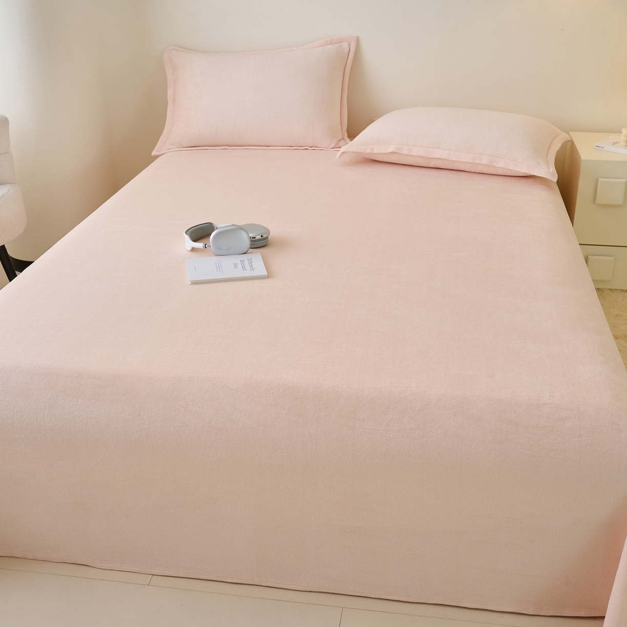 91家纺网 家纺一手货源 找家纺 简爱家纺 2025新款高克重牛奶绒枕套 奶油色