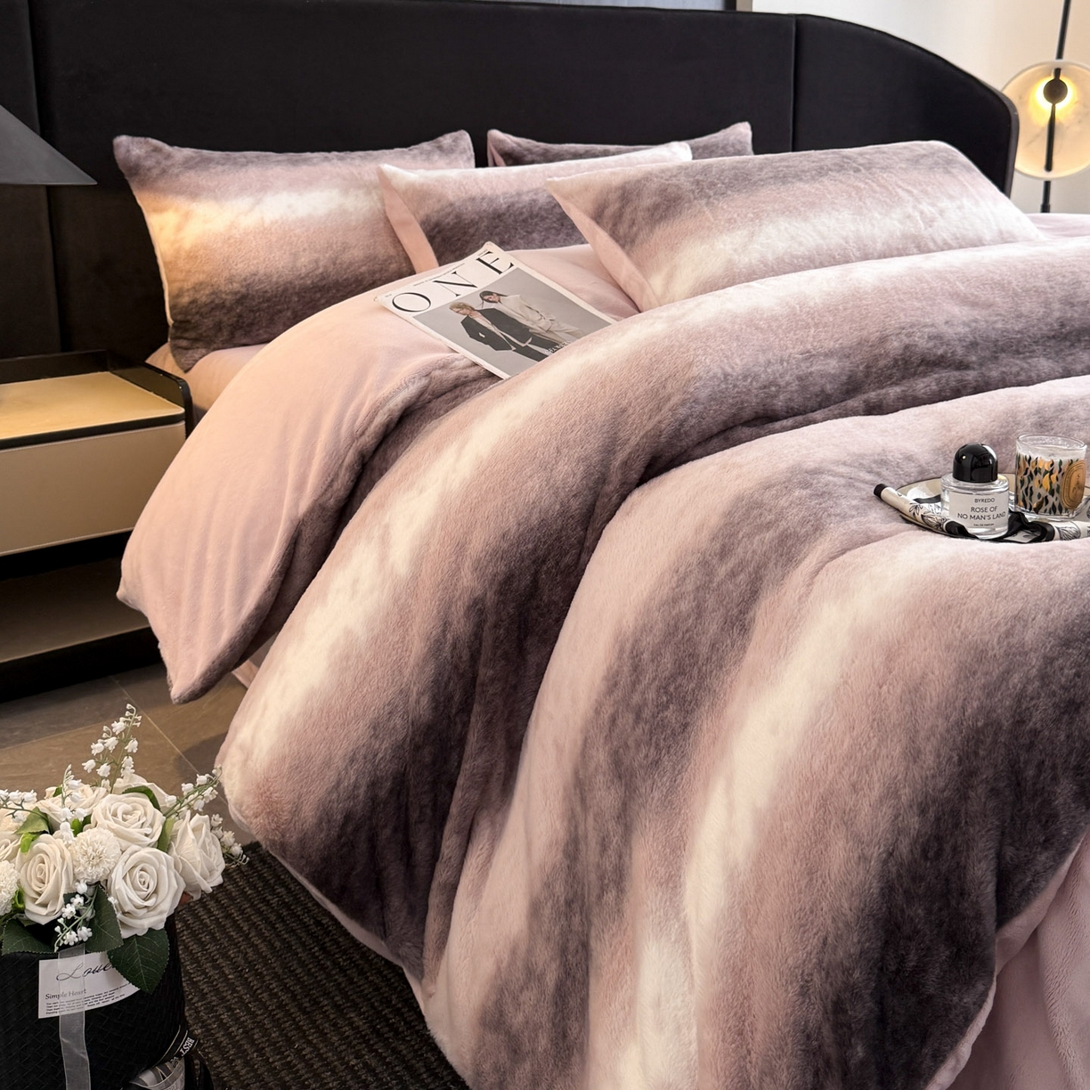 91家纺网 家纺一手货源 找家纺 宜代光年 2025新款小米貂法式中古风印花四件套 粉雾渐染