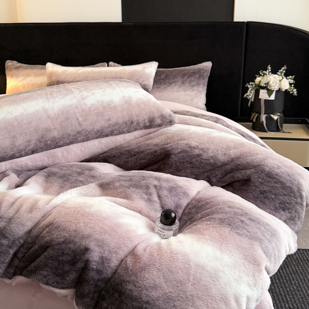 91家纺网 家纺一手货源 找家纺 宜代光年 2025新款小米貂法式中古风印花四件套 粉雾渐染