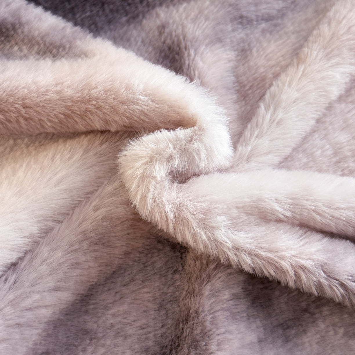 91家纺网 家纺一手货源 找家纺 宜代光年 2025新款小米貂法式中古风印花四件套 粉雾渐染