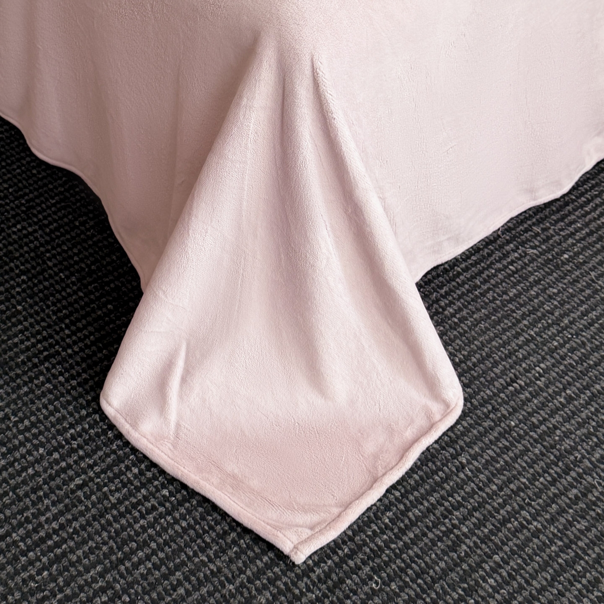 91家纺网 家纺一手货源 找家纺 宜代光年 2025新款小米貂法式中古风印花四件套 粉雾渐染