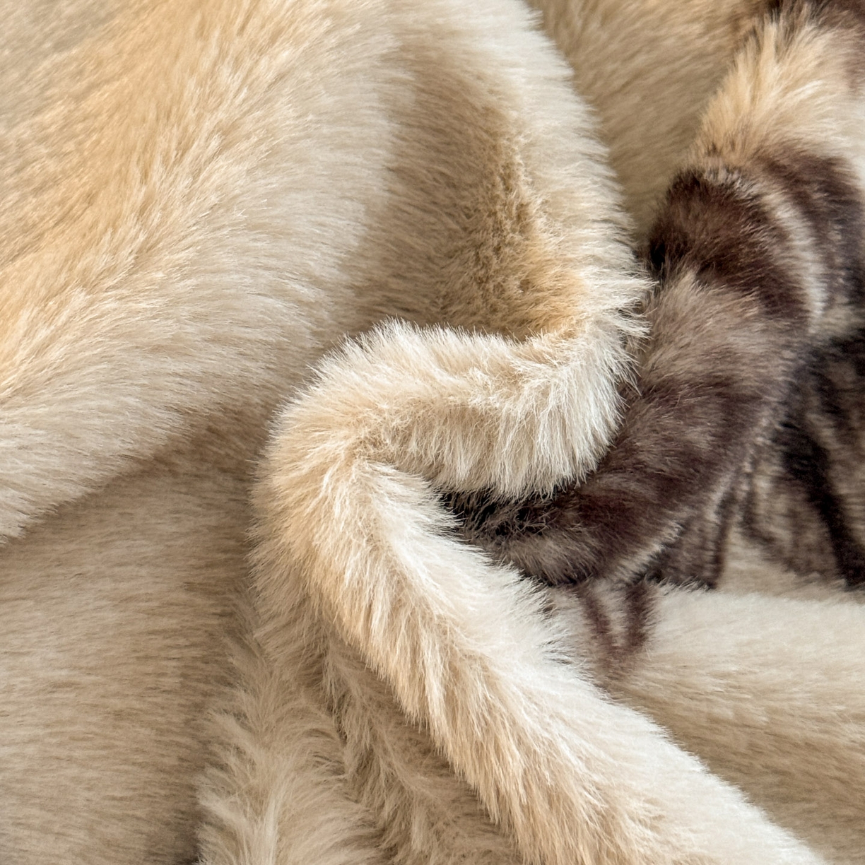 91家纺网 家纺一手货源 找家纺 宜代光年 2025新款小米貂法式中古风印花四件套 棕影绘花