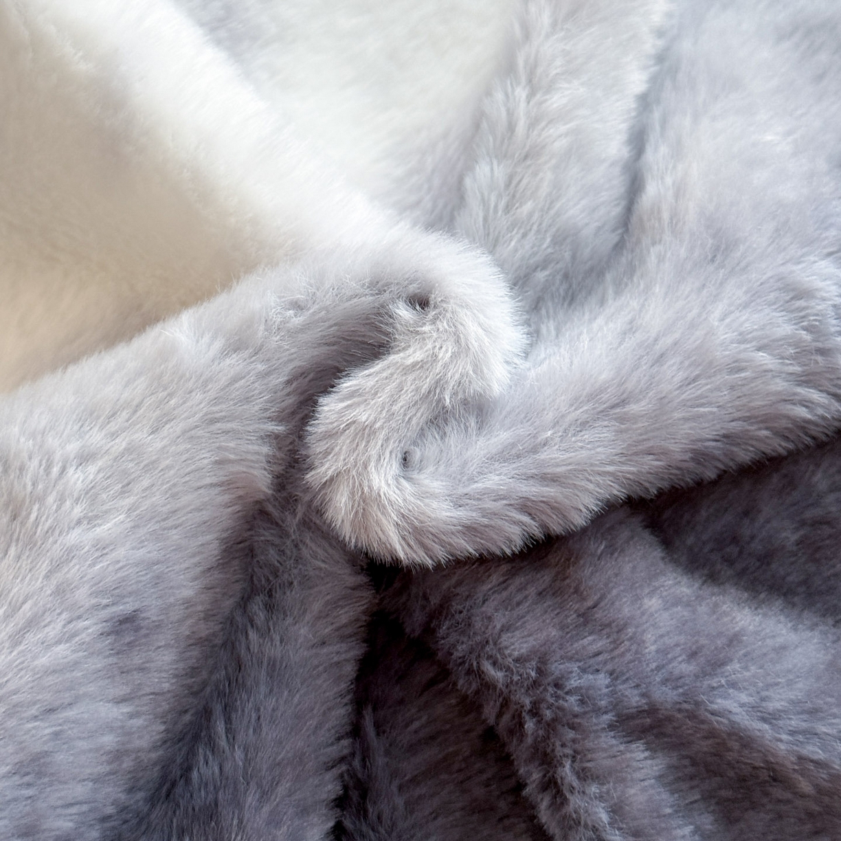 91家纺网 家纺一手货源 找家纺 宜代光年 2025新款小米貂法式中古风印花四件套 灰韵层叠