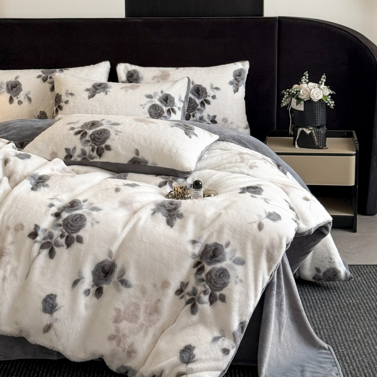 91家纺网 家纺一手货源 找家纺 宜代光年 2025新款小米貂法式中古风印花四件套 心上玫瑰