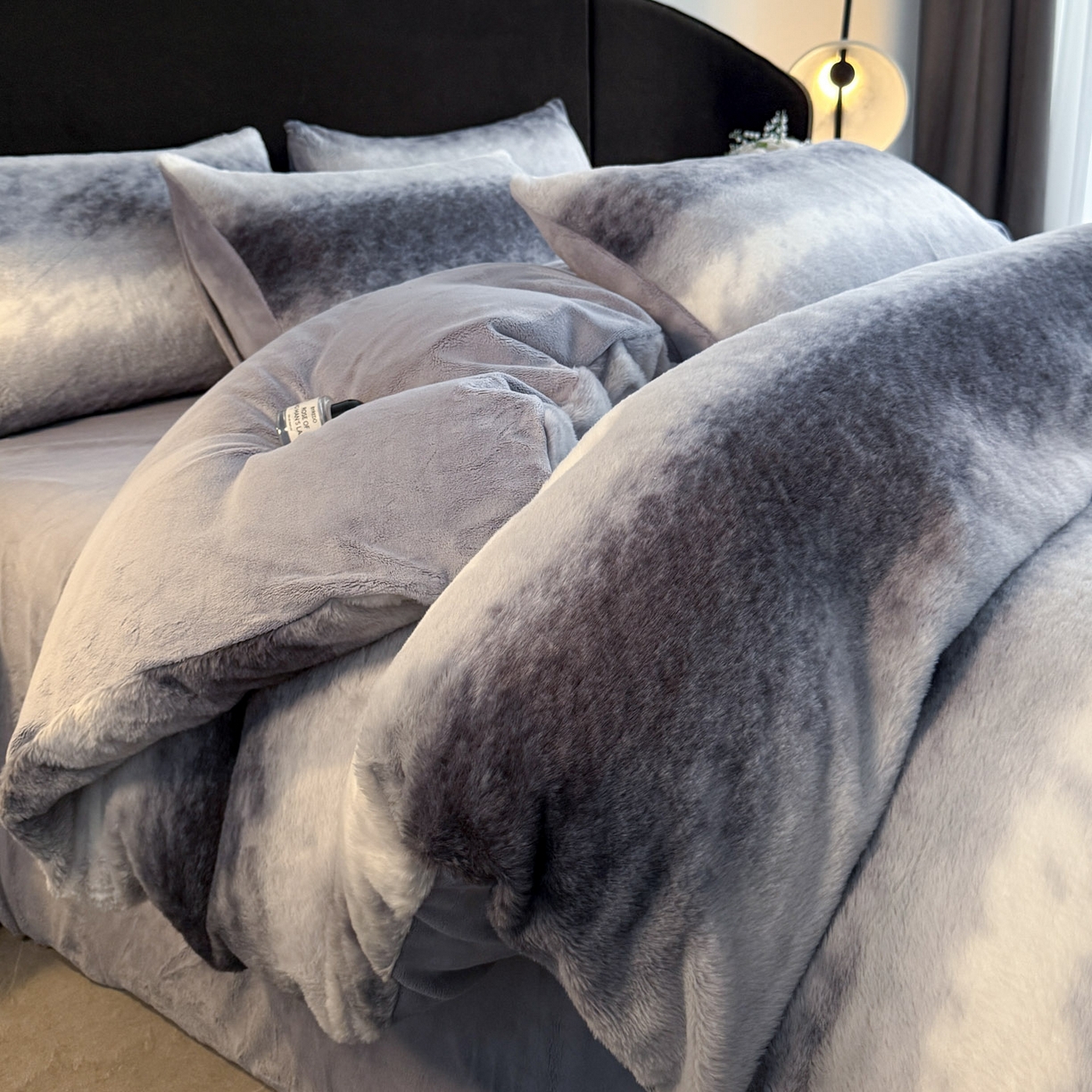 91家纺网 家纺一手货源 找家纺 宜代光年 2025新款小米貂法式中古风印花四件套 灰韵层叠