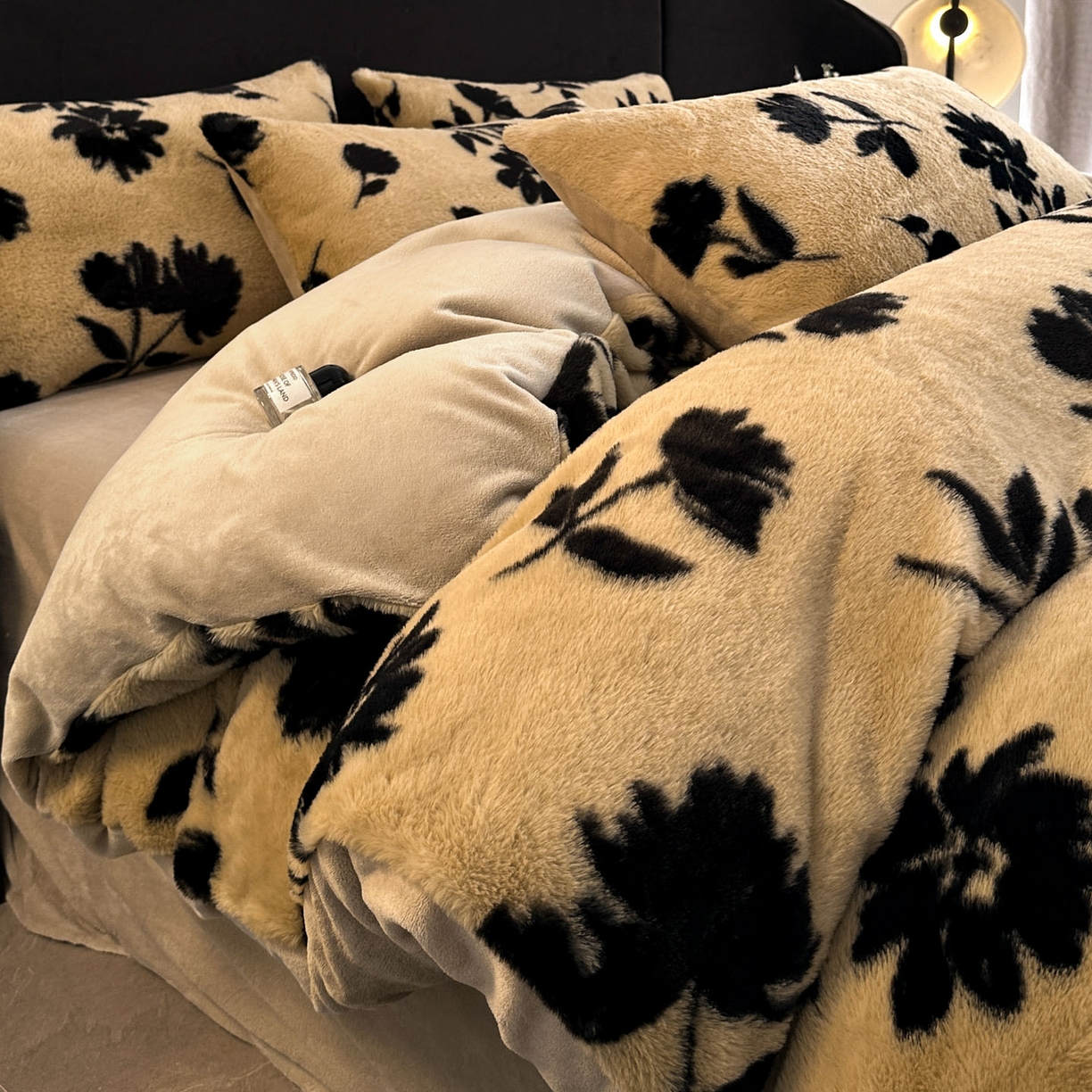 91家纺网 家纺一手货源 找家纺 宜代光年 2025新款小米貂法式中古风印花四件套 墨韵花影