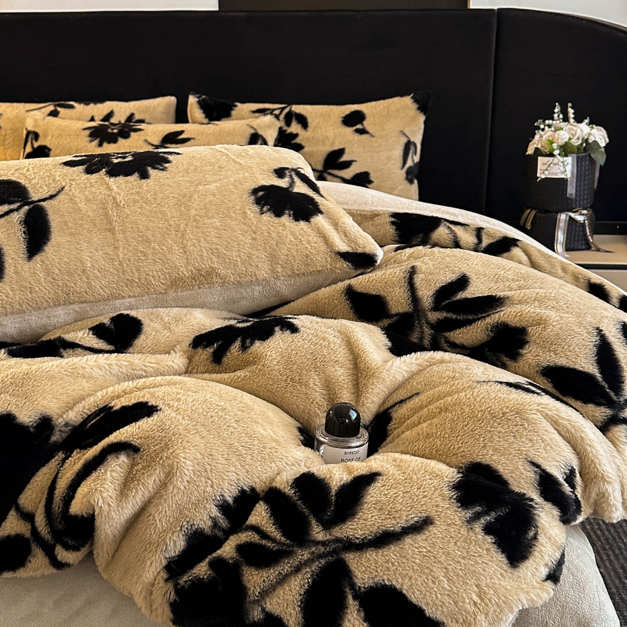 91家纺网 家纺一手货源 找家纺 宜代光年 2025新款小米貂法式中古风印花四件套 墨韵花影