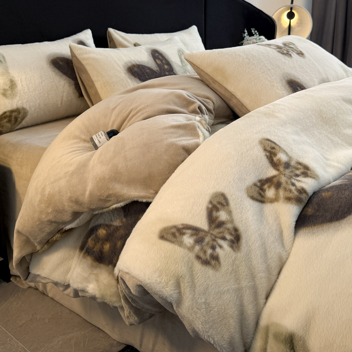 91家纺网 家纺一手货源 找家纺 宜代光年 2025新款小米貂法式中古风印花四件套 蝶语