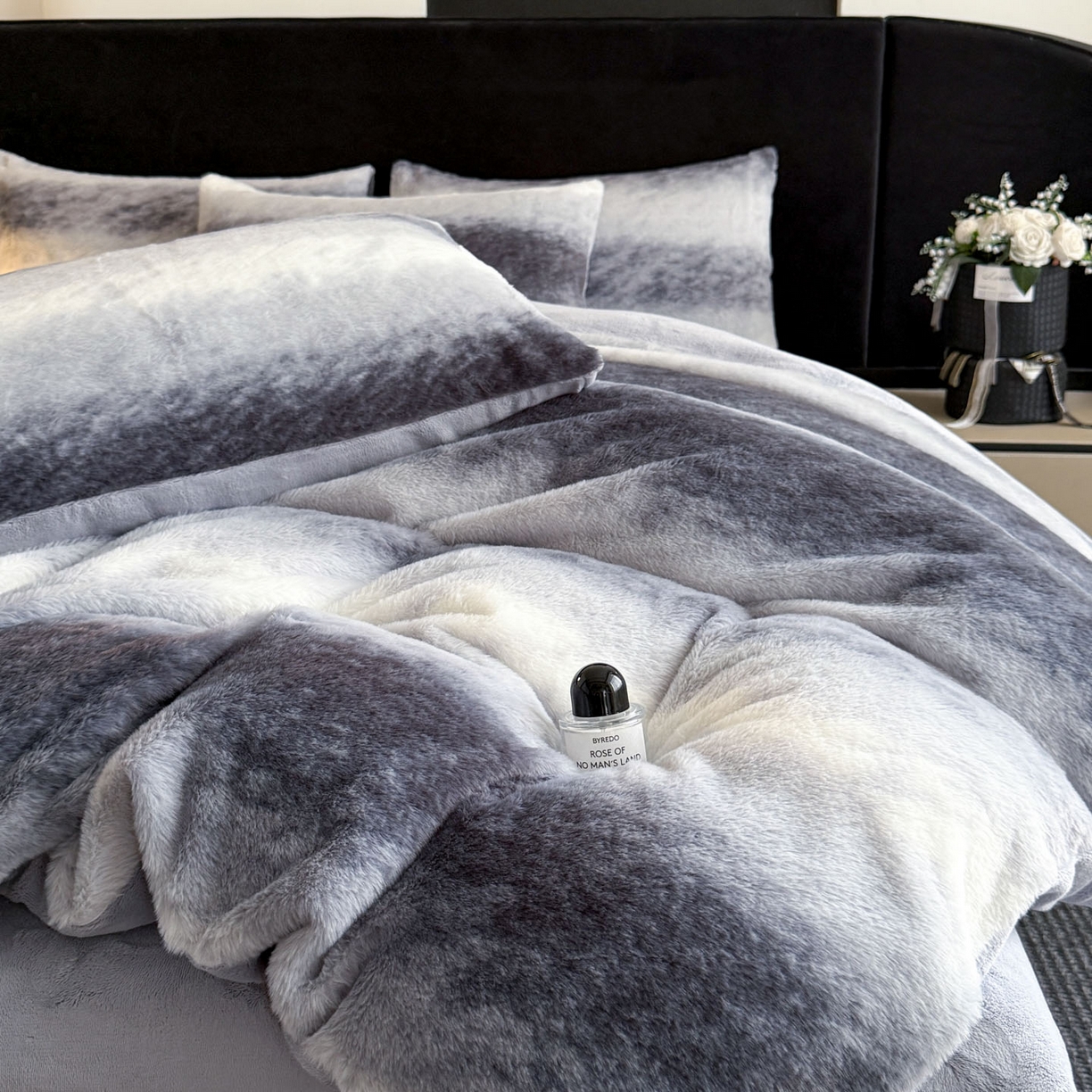 91家纺网 家纺一手货源 找家纺 宜代光年 2025新款小米貂法式中古风印花四件套 灰韵层叠