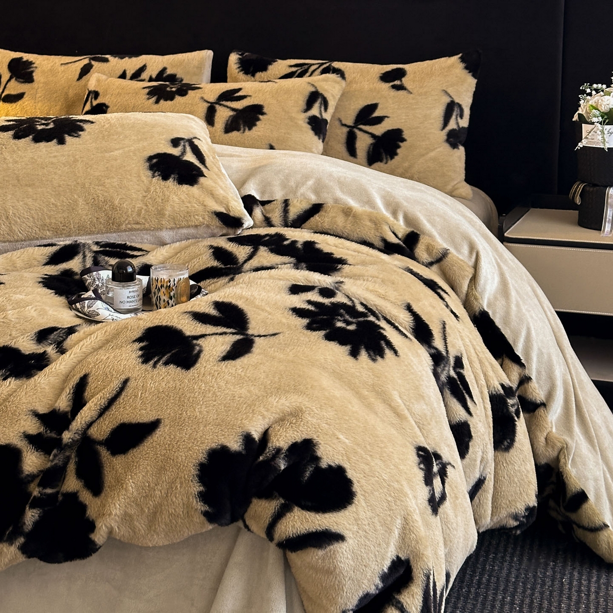 91家纺网 家纺一手货源 找家纺 宜代光年 2025新款小米貂法式中古风印花四件套 墨韵花影