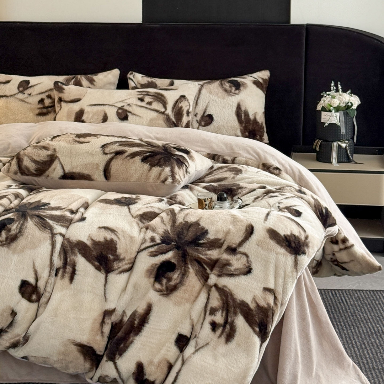 91家纺网 家纺一手货源 找家纺 宜代光年 2025新款小米貂法式中古风印花四件套 墨染花簇