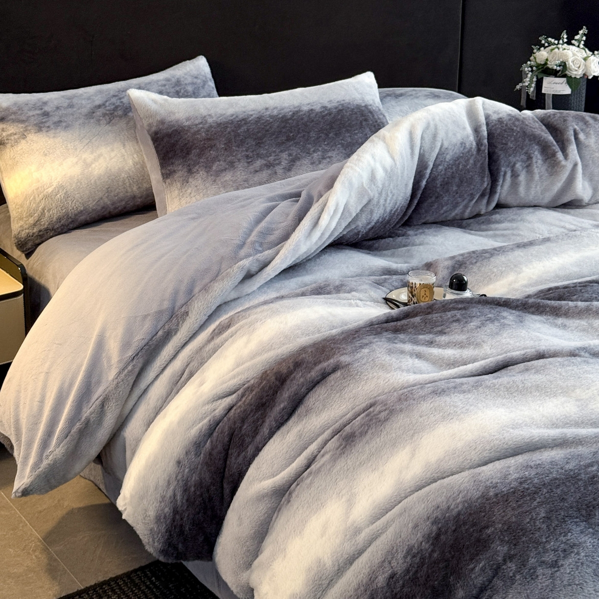 91家纺网 家纺一手货源 找家纺 宜代光年 2025新款小米貂法式中古风印花四件套 灰韵层叠