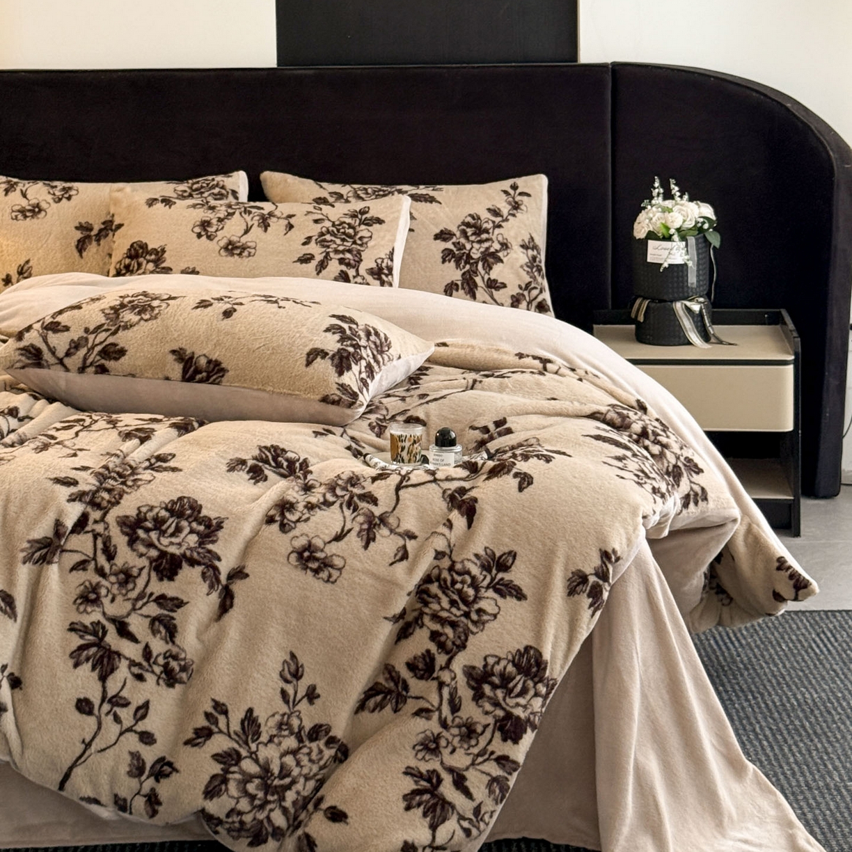 91家纺网 家纺一手货源 找家纺 宜代光年 2025新款小米貂法式中古风印花四件套 棕影绘花