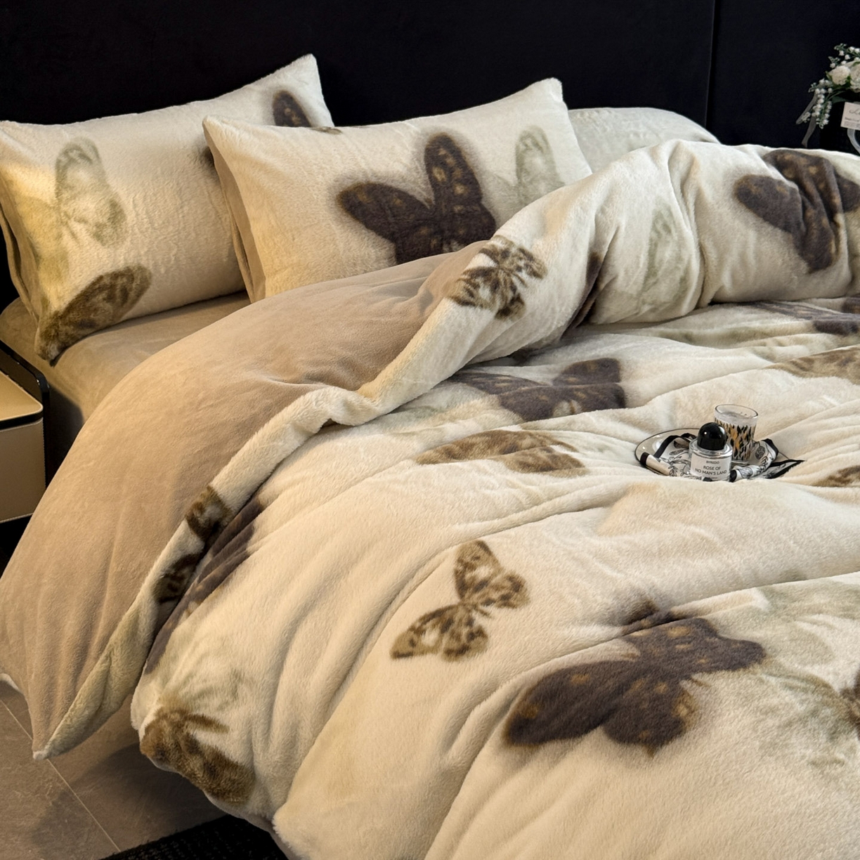 91家纺网 家纺一手货源 找家纺 宜代光年 2025新款小米貂法式中古风印花四件套 蝶语