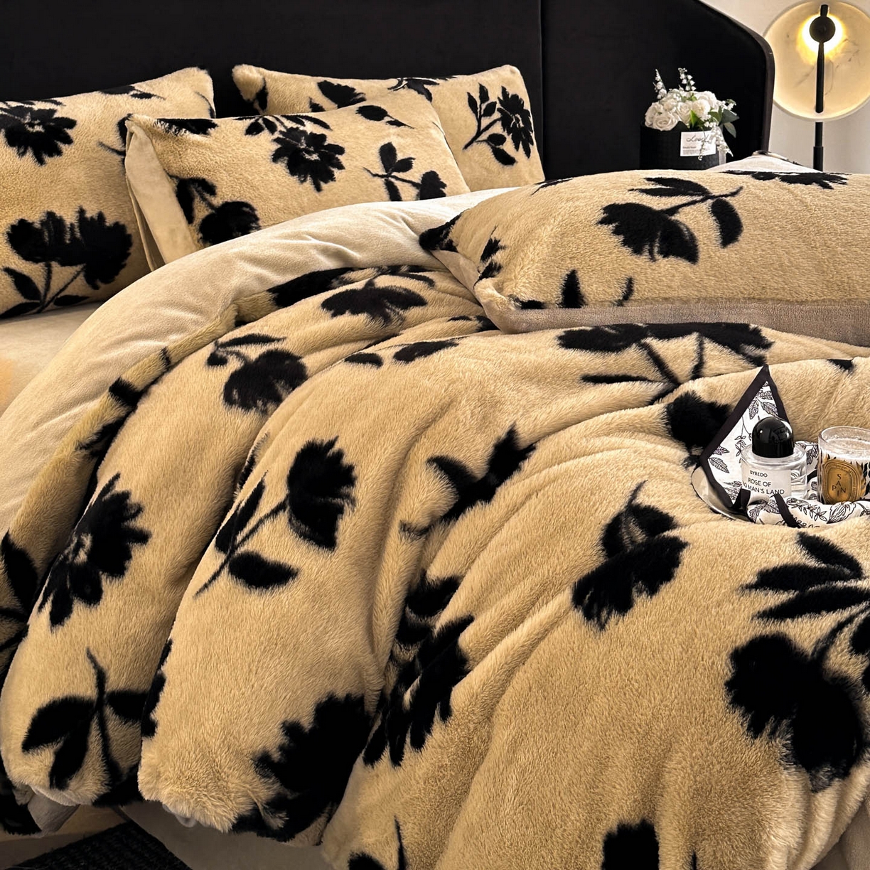 91家纺网 家纺一手货源 找家纺 宜代光年 2025新款小米貂法式中古风印花四件套 墨韵花影