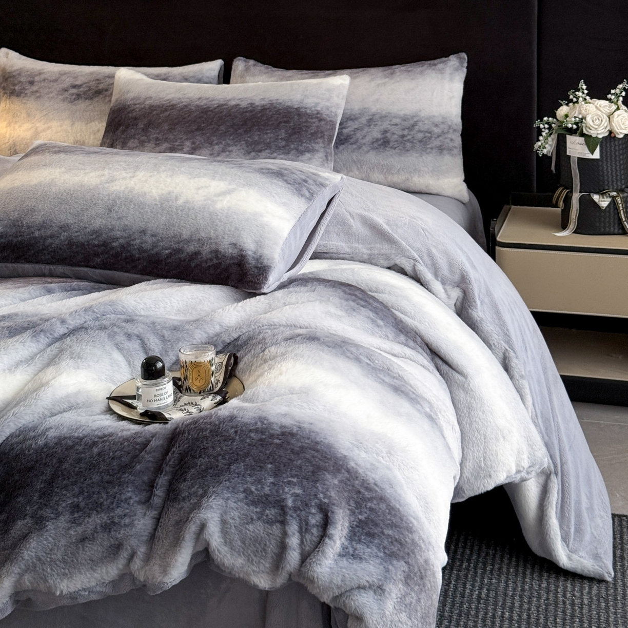 91家纺网 家纺一手货源 找家纺 宜代光年 2025新款小米貂法式中古风印花四件套 灰韵层叠