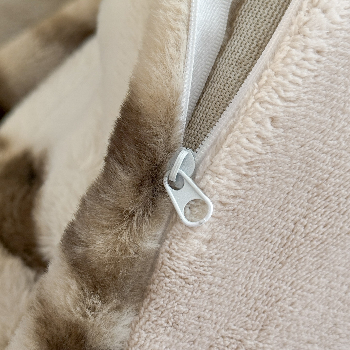 91家纺网 家纺一手货源 找家纺 宜代光年 2025新款小米貂法式中古风印花四件套 墨染花簇