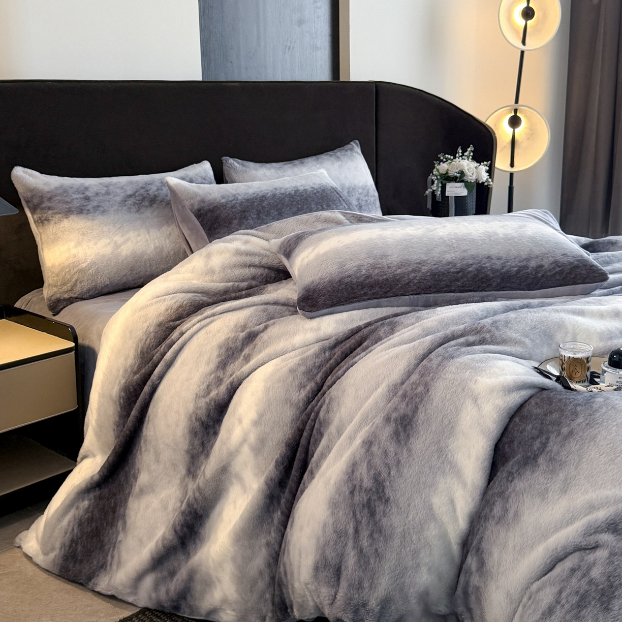 91家纺网 家纺一手货源 找家纺 宜代光年 2025新款小米貂法式中古风印花四件套 灰韵层叠