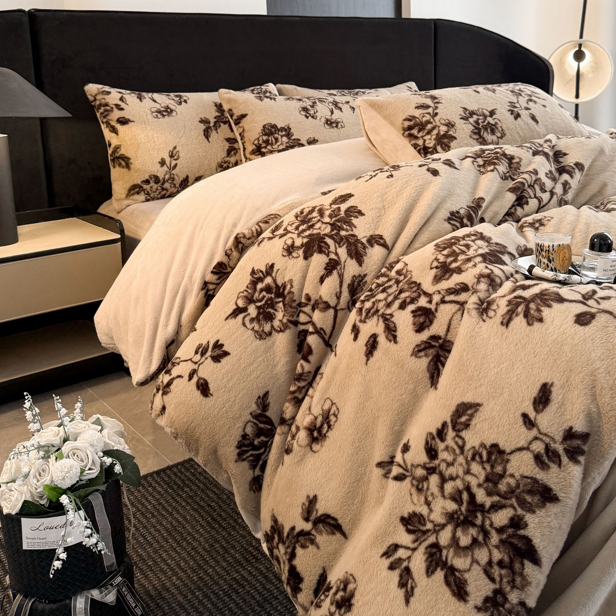 91家纺网 家纺一手货源 找家纺 宜代光年 2025新款小米貂法式中古风印花四件套 棕影绘花