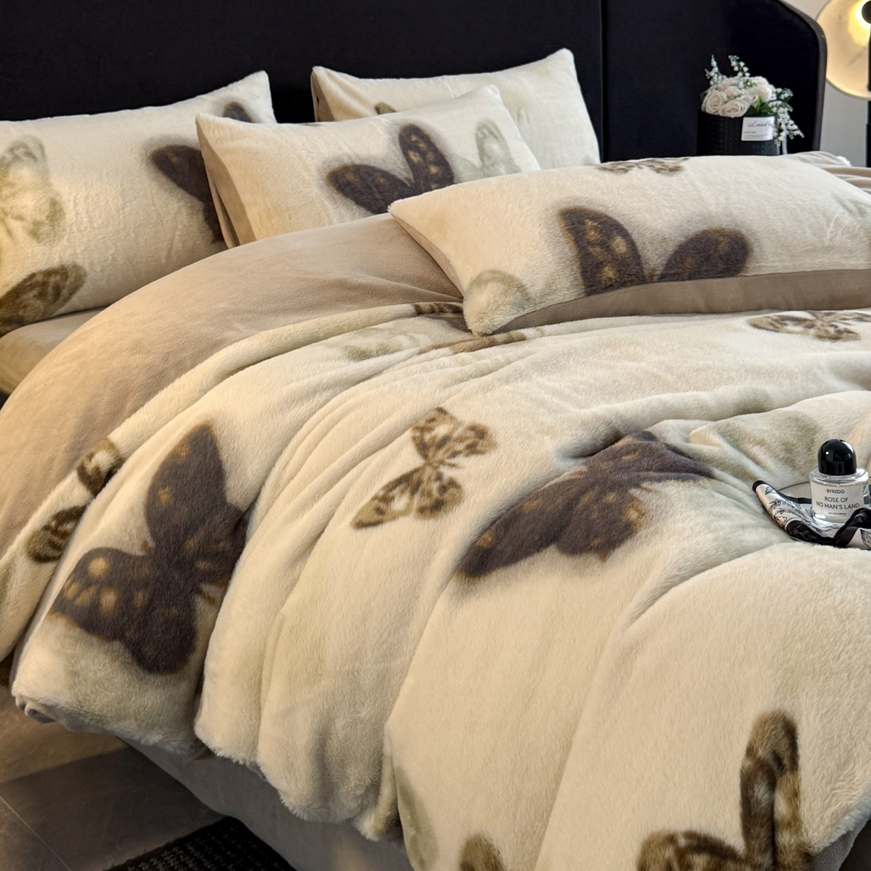 91家纺网 家纺一手货源 找家纺 宜代光年 2025新款小米貂法式中古风印花四件套 蝶语