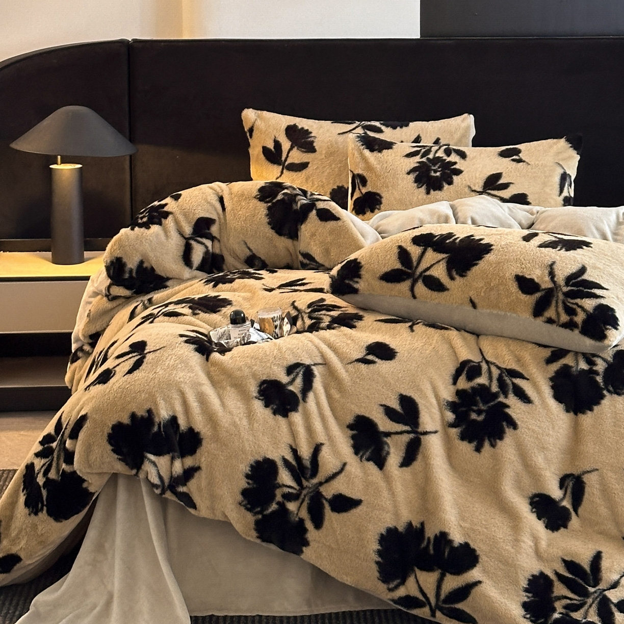 91家纺网 家纺一手货源 找家纺 宜代光年 2025新款小米貂法式中古风印花四件套 墨韵花影