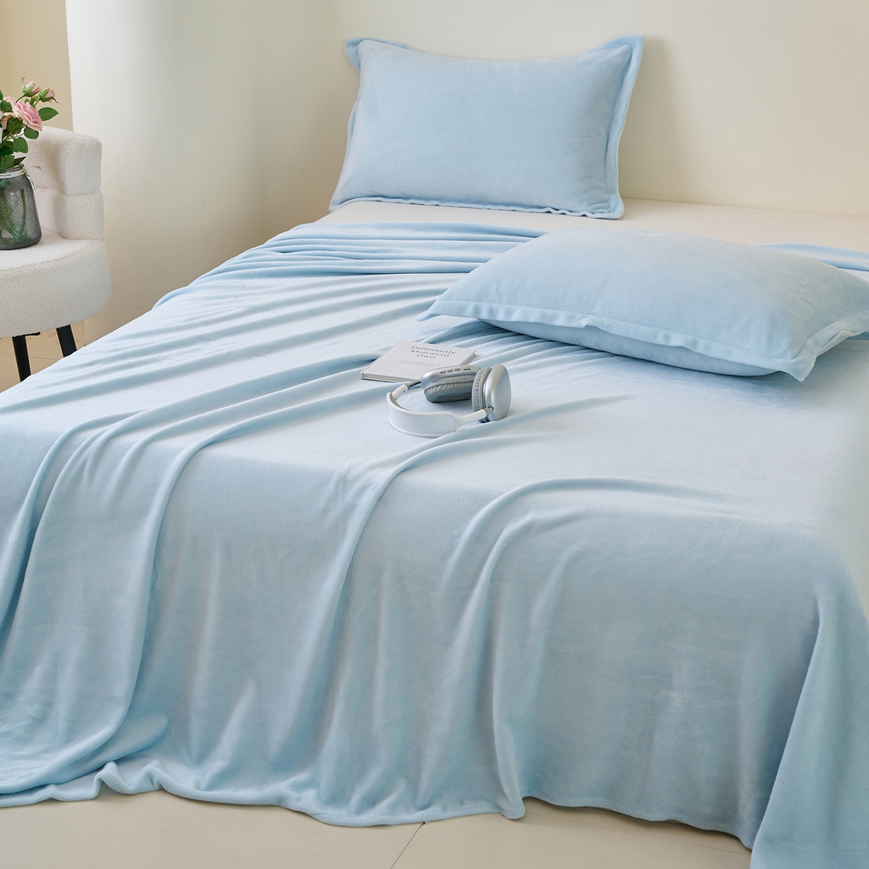 91家纺网 家纺一手货源 找家纺 简爱家纺 2025新款高克重牛奶绒枕套 天蓝