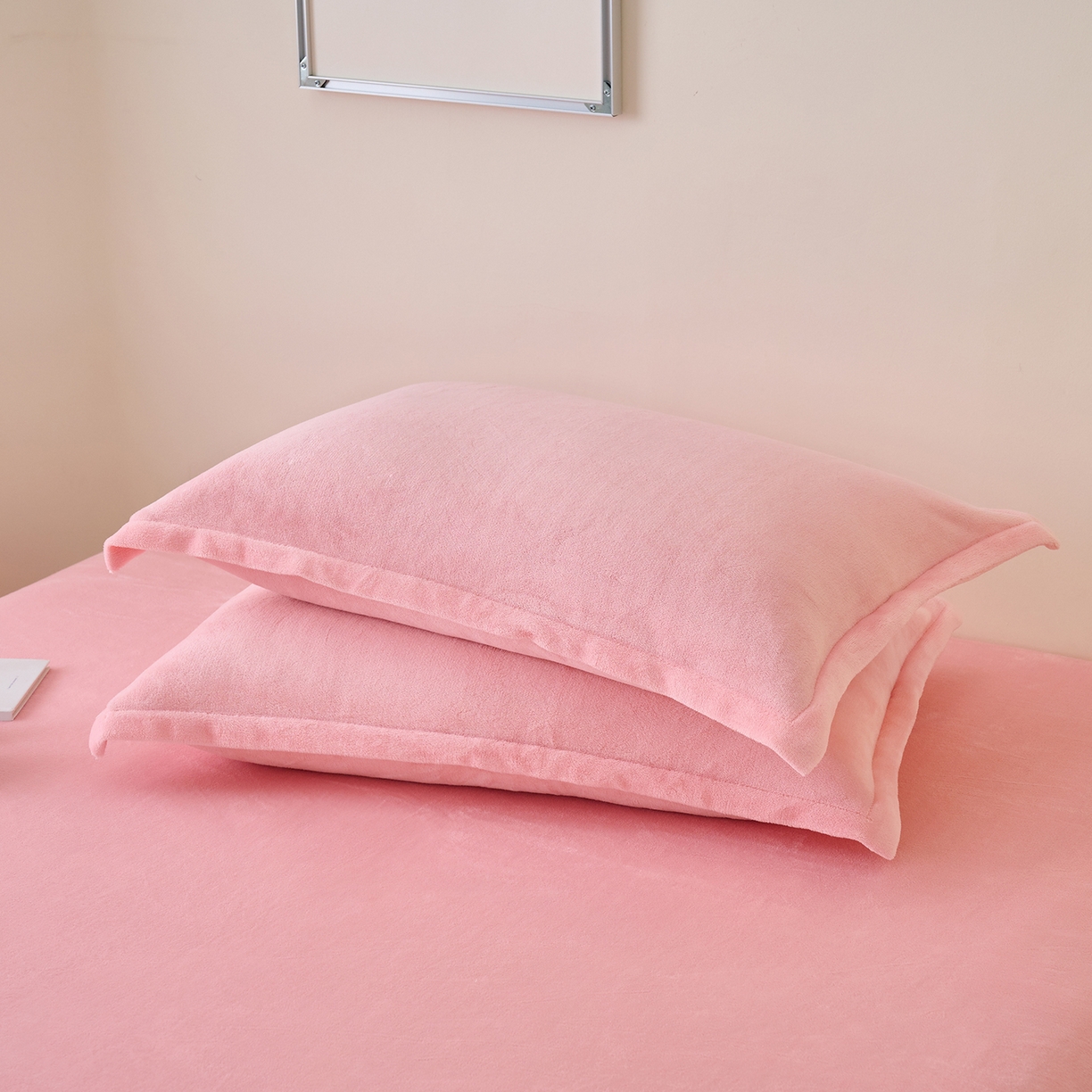 91家纺网 家纺一手货源 找家纺 简爱家纺 2025新款高克重牛奶绒枕套 樱花粉