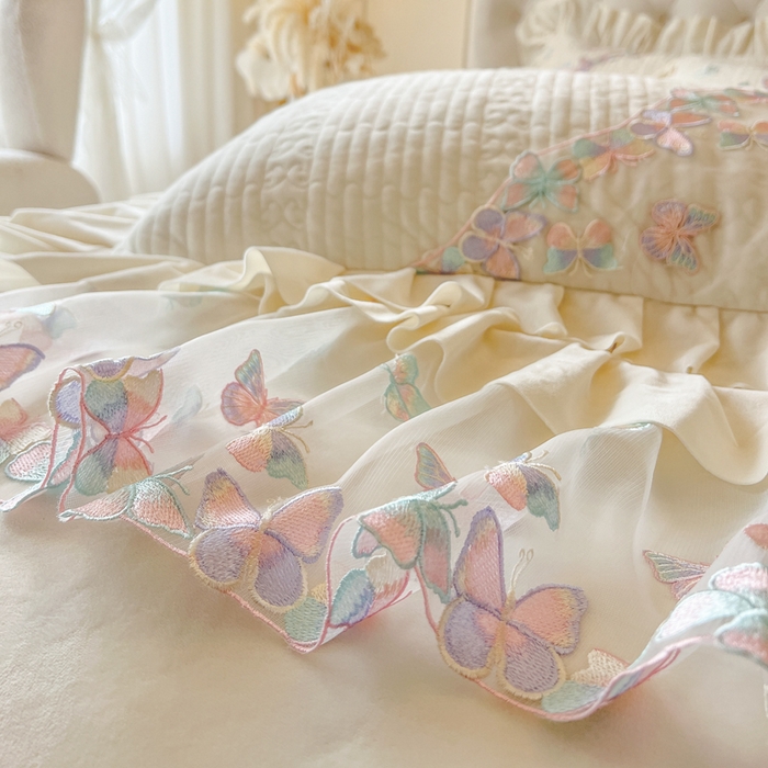 91家纺网 家纺一手货源 找家纺 瑞宝 2025新款宝宝绒重工刺绣花边床裙四件套-梦蝶 梦蝶-奶油米（控价 318起）