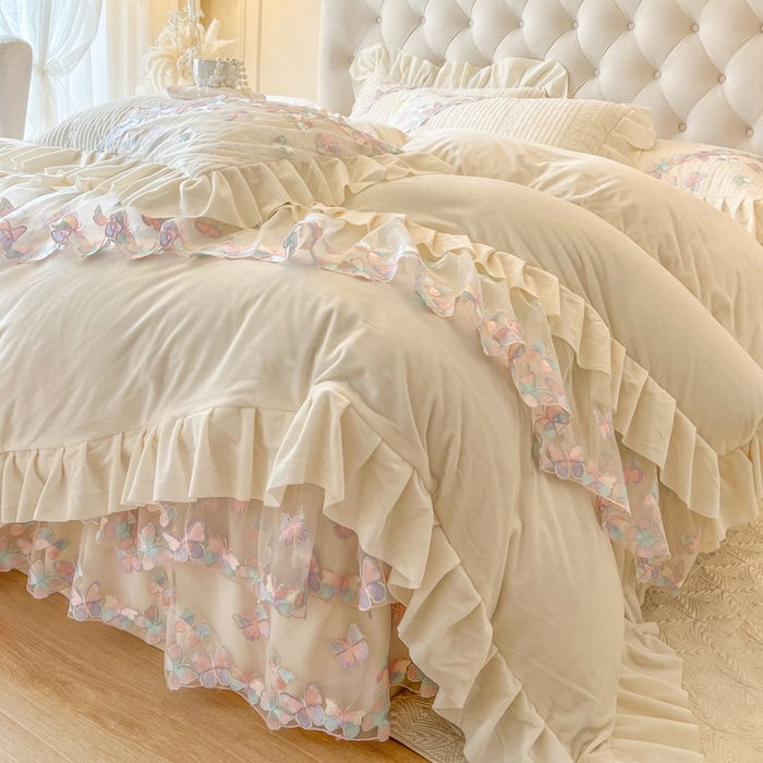 91家纺网 家纺一手货源 找家纺 瑞宝 2025新款宝宝绒重工刺绣花边床裙四件套-梦蝶 梦蝶-奶油米（控价 318起）