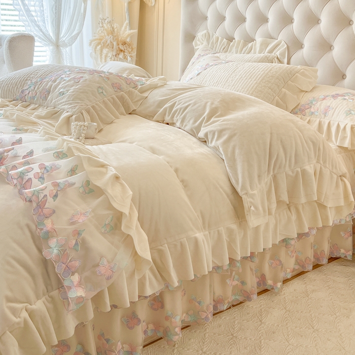 91家纺网 家纺一手货源 找家纺 瑞宝 2025新款宝宝绒重工刺绣花边床裙四件套-梦蝶 梦蝶-奶油米（控价 318起）