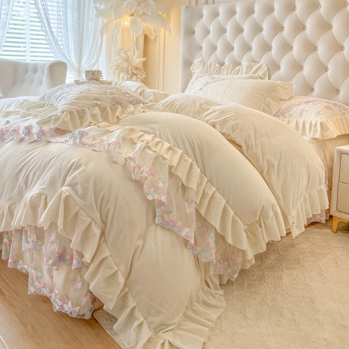 91家纺网 家纺一手货源 找家纺 瑞宝 2025新款宝宝绒重工刺绣花边床裙四件套-梦蝶 梦蝶-奶油米（控价 318起）