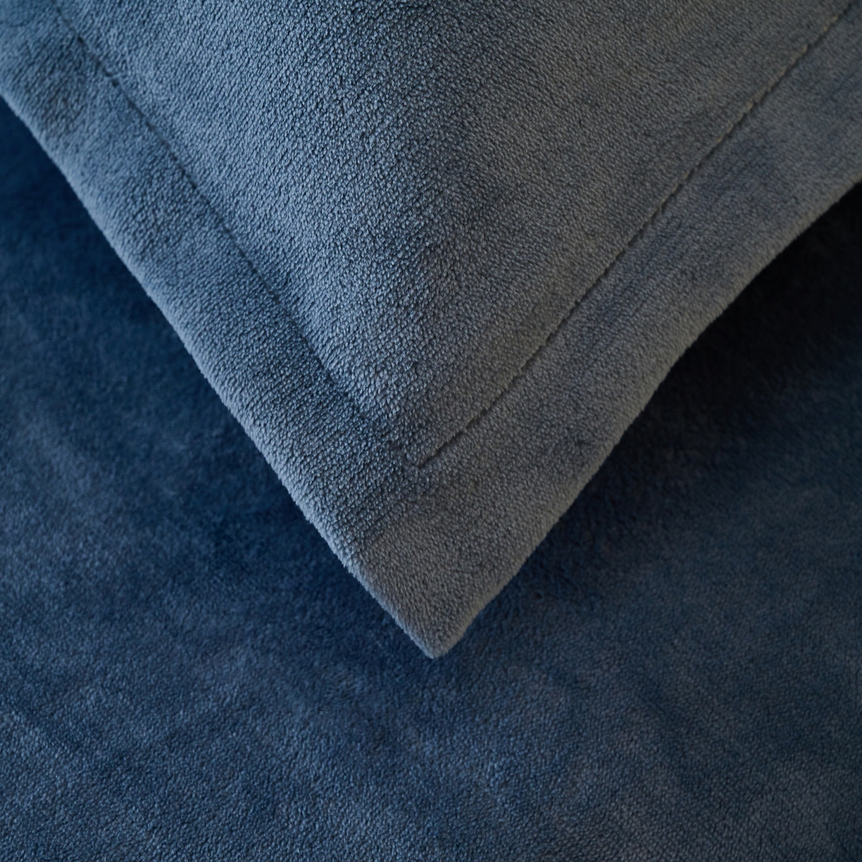 91家纺网 家纺一手货源 找家纺 简爱家纺 2025新款高克重牛奶绒床单系列 宾利蓝