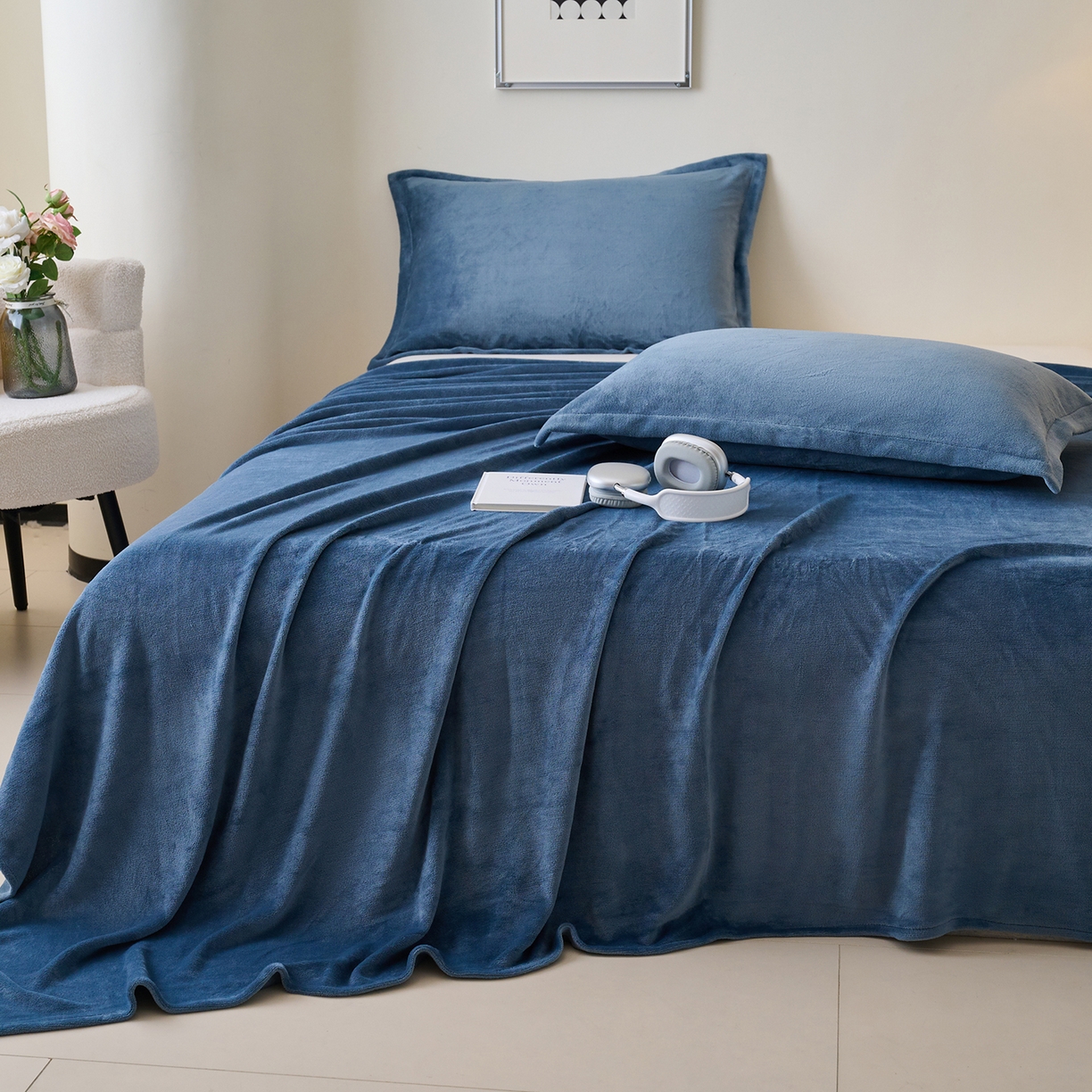 91家纺网 家纺一手货源 找家纺 简爱家纺 2025新款高克重牛奶绒床单系列 宾利蓝