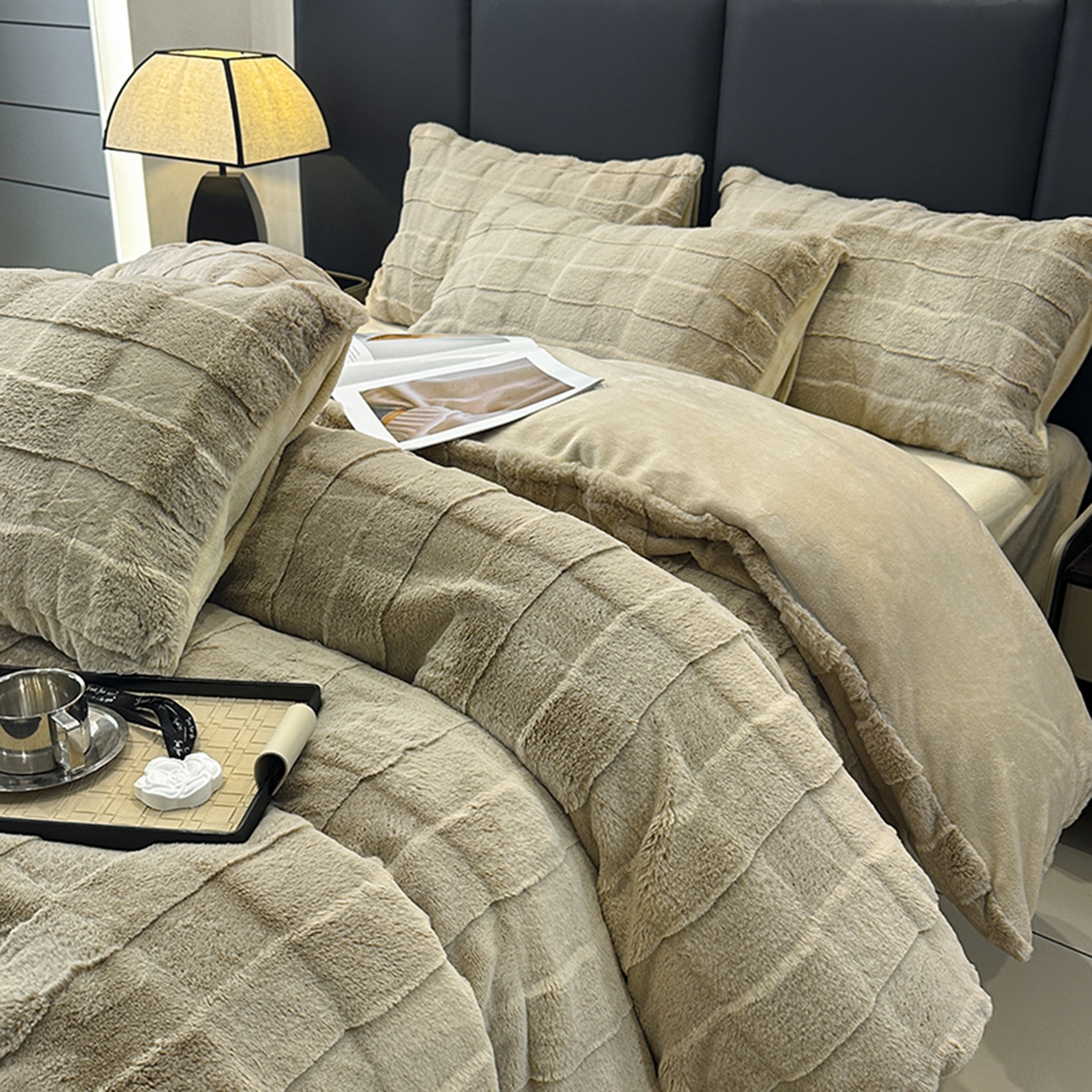 91家纺网 家纺一手货源 找家纺 （总）宜代光年 2025新款托斯卡纳仿兔绒四件套-方格套件