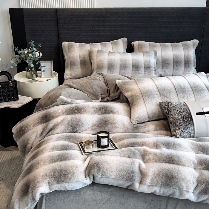 91家纺网 家纺一手货源 找家纺 宜代光年 2025新款托斯卡纳仿兔绒四件套-方格套件 尼彩-灰