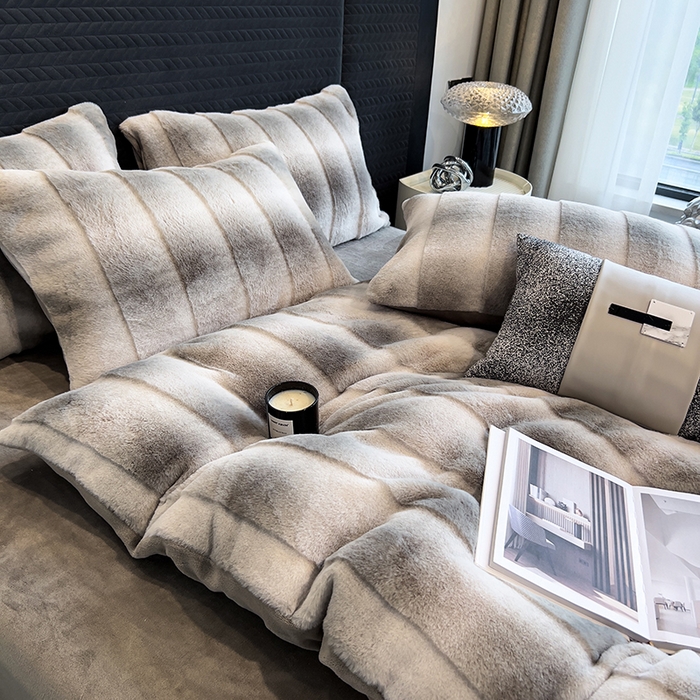 91家纺网 家纺一手货源 找家纺 宜代光年 2025新款托斯卡纳仿兔绒四件套-方格套件 尼彩-灰