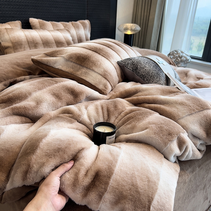 91家纺网 家纺一手货源 找家纺 宜代光年 2025新款托斯卡纳仿兔绒四件套-方格套件 尼彩-咖