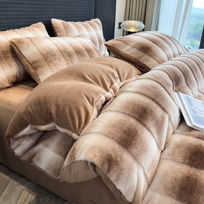 91家纺网 家纺一手货源 找家纺 宜代光年 2025新款托斯卡纳仿兔绒四件套-方格套件 尼彩-咖