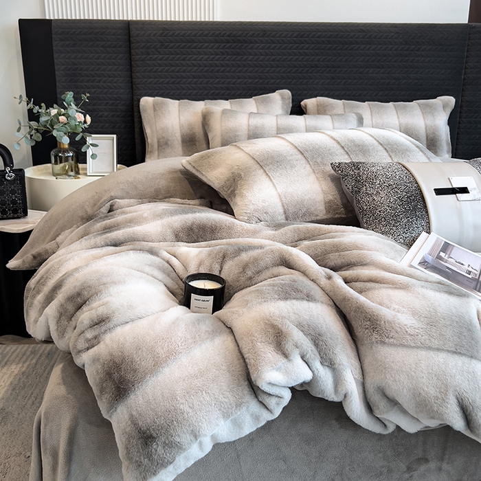 91家纺网 家纺一手货源 找家纺 宜代光年 2025新款托斯卡纳仿兔绒四件套-方格套件 尼彩-灰