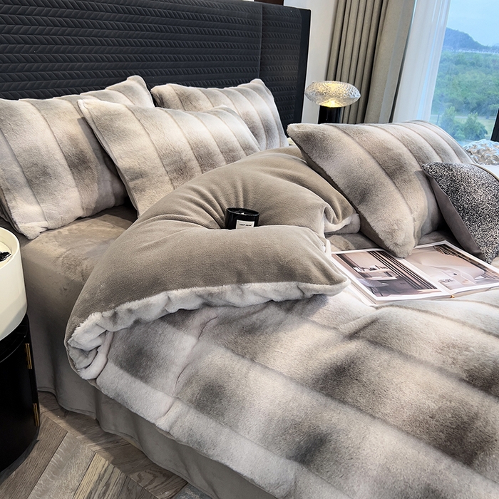 91家纺网 家纺一手货源 找家纺 宜代光年 2025新款托斯卡纳仿兔绒四件套-方格套件 尼彩-灰