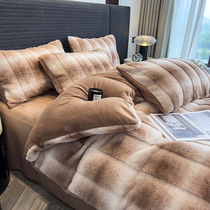 91家纺网 家纺一手货源 找家纺 宜代光年 2025新款托斯卡纳仿兔绒四件套-方格套件 尼彩-咖